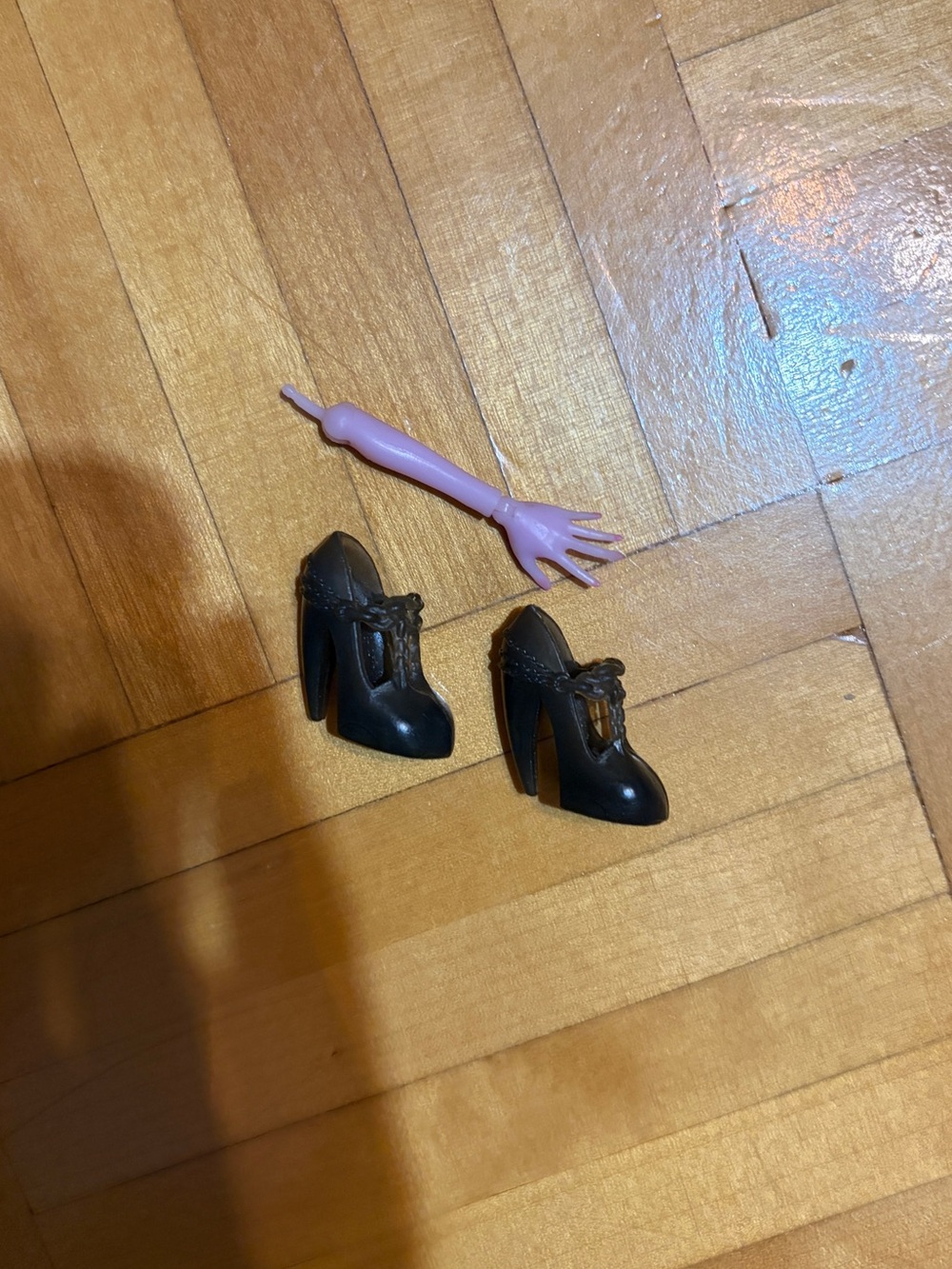 monster high draculaura shoes and arm haunted